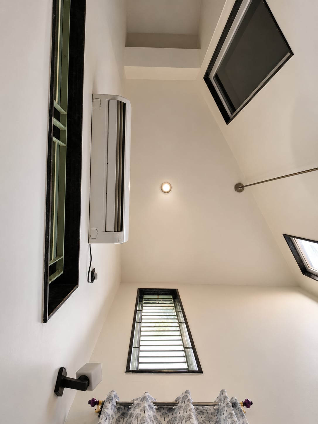 Farmanullah Residence — photograph 4